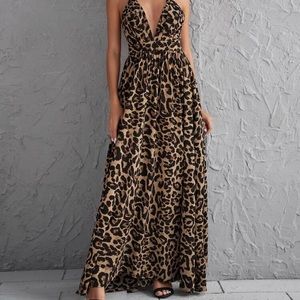 Beautiful leopard dress size Large- brand new